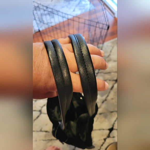 Victoria's Secret Black Tote Elegant and Spacious - Picture 4 of 8